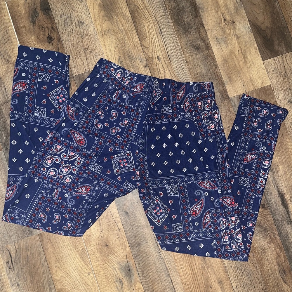 Bobbie Brooks Paisley leggings - Picture 2 of 4